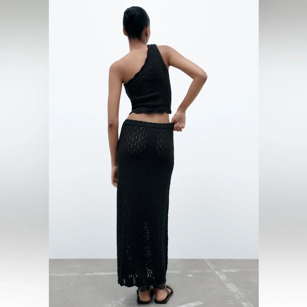 Zara LONG POINTELLE KNIT SKIRT. Black. Size S. New with Tags.